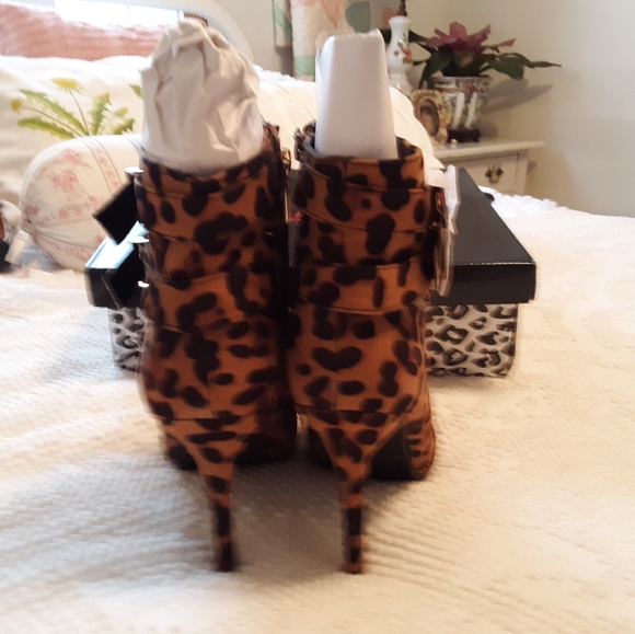 Anne Michelle Leopard Stiletto Ankle Booties - Picture 3 of 8
